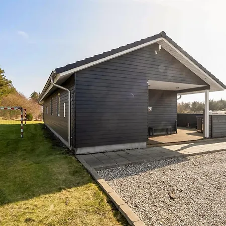 Aava - 600m To The Fjord By Interhome *